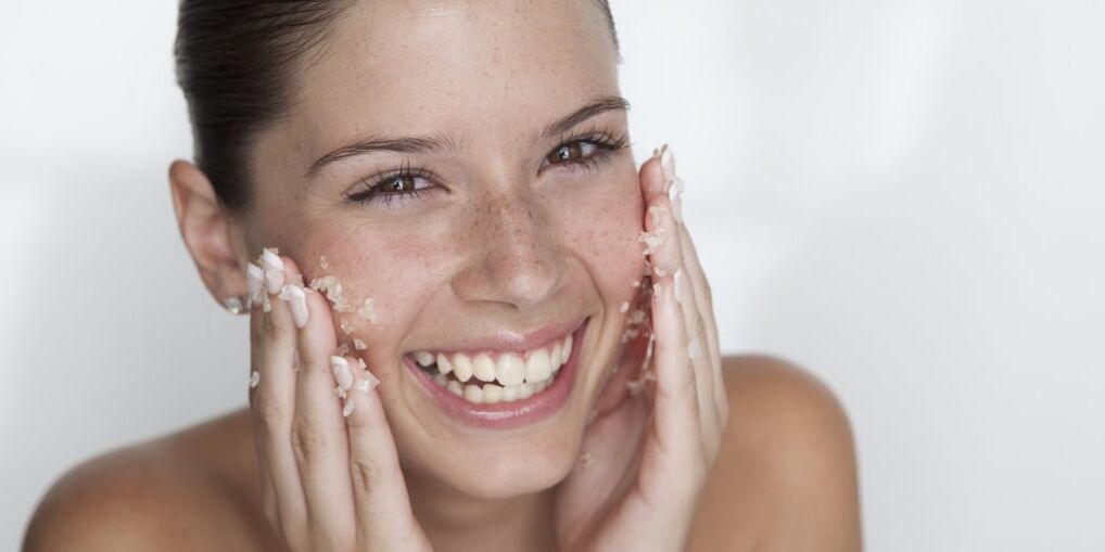The girl prepares the skin for rejuvenation at home using peels